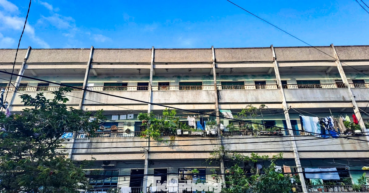 Cận cảnh các khu nhà tập thể cũ phải di dời