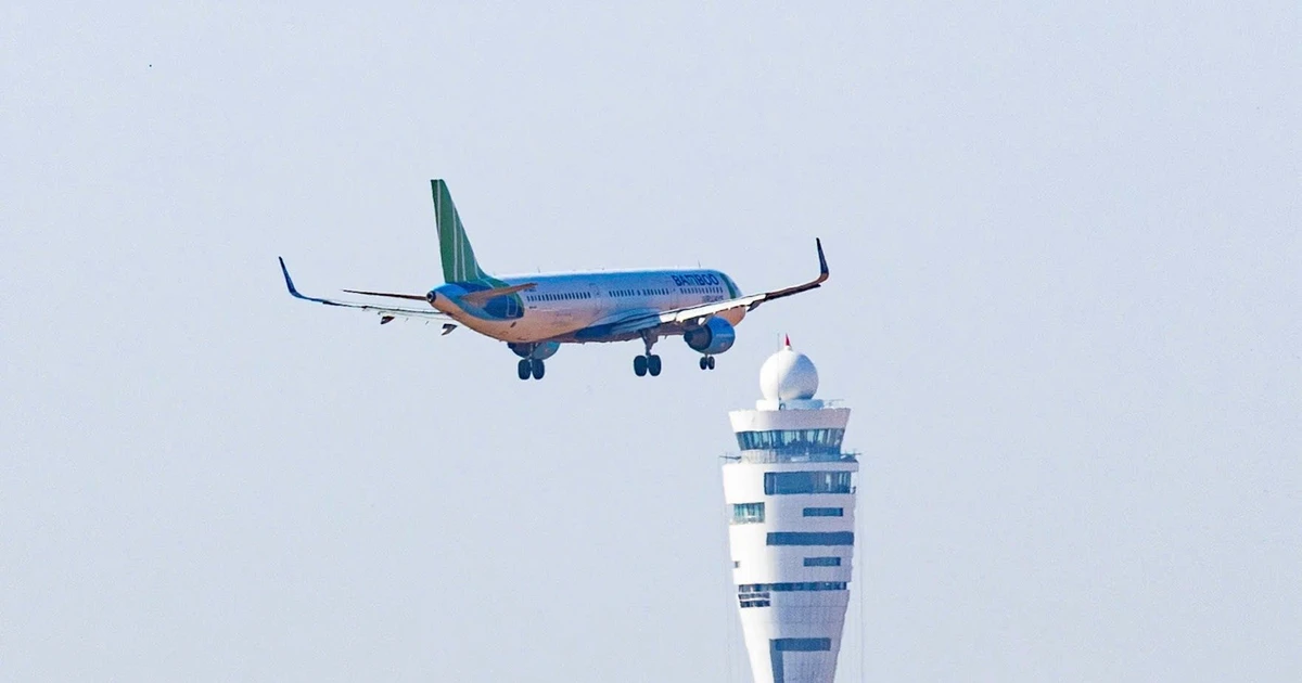 Cận cảnh chuyến bay đầu tiên của Bamboo Airways đến sân bay Long Thành