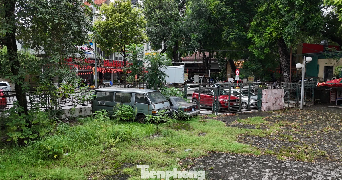 Cảnh hoang tàn bên trong khu 'đất vàng' tại phường Hai Bà Trưng vừa bị thu hồi