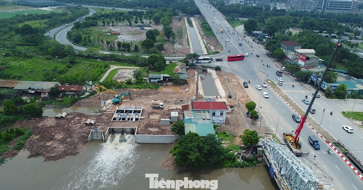 'Giải cứu' Đại lộ Thăng Long thoát ngập