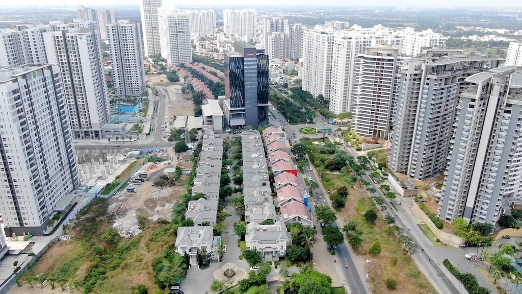 Loạt tuyến phố ở TPHCM 'gánh' hàng trăm tòa chung cư
