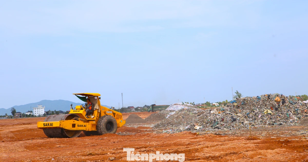 Phát lộ 'núi rác' dưới lòng đất khi thi công khu công nghiệp 1.555 tỷ
