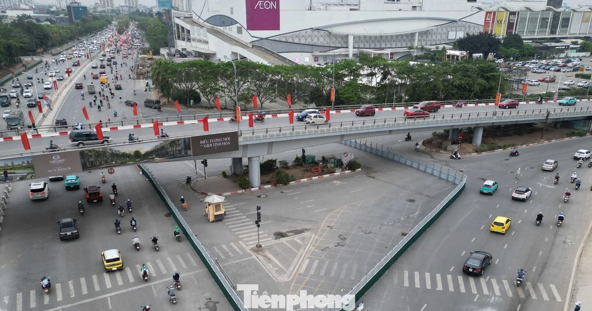 Rào chắn tại nút giao Cổ Linh để phục vụ dự án thi công hầm chui