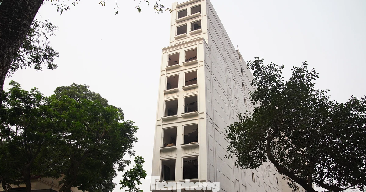 Tháo dỡ công trình khách sạn 9 tầng sát hồ Hoàn Kiếm