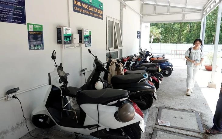 Tháo gỡ vướng mắc hạ tầng sạc xe điện tại các chung cư Hà Nội