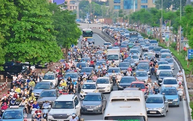 Thủ tướng: Không để ùn tắc kéo dài trên các tuyến đường vào trung tâm Hà Nội và TPHCM