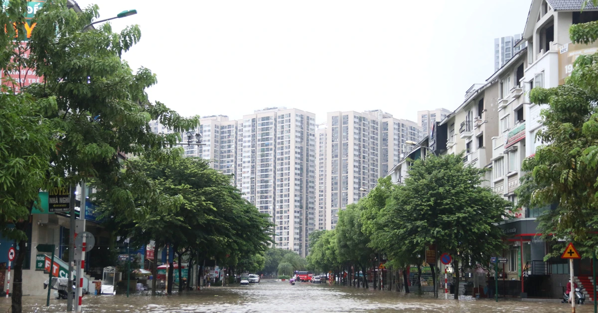Vì sao khu vực phía Tây Hà Nội liên tục ngập sâu sau mưa lớn?