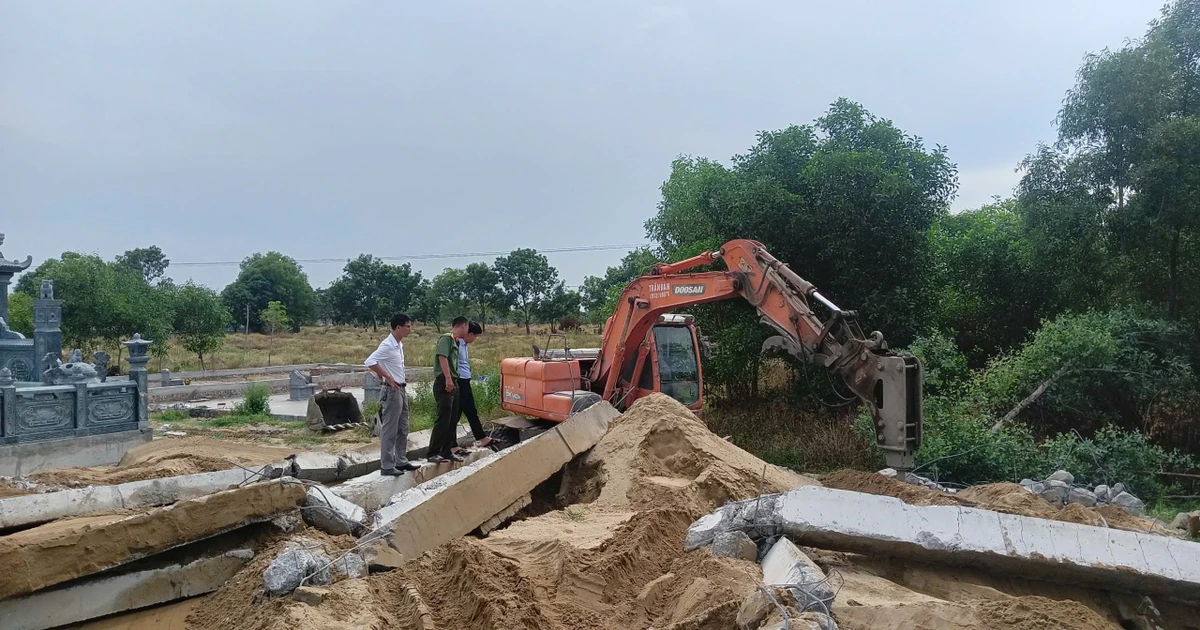 Vụ lăng mộ ‘khủng’ trên đất trồng cây: Tháo dỡ 2 công trình trái phép