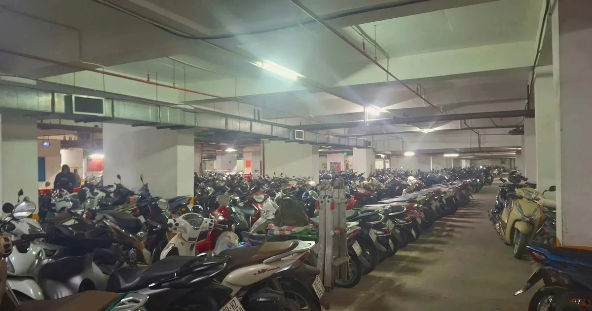 Yêu cầu chung cư đông dân nhất Hà Nội hủy 'lệnh' cấm gửi xe điện